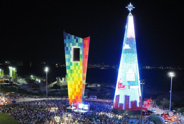 Barranquilla enciende el árbol más grande del país
