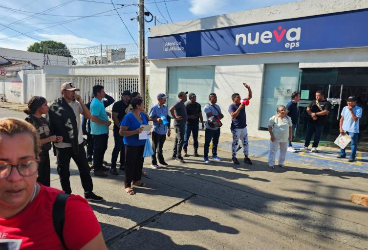 Pacientes aseguran que llevan semanas sin autorizaciones, medicamentos ni respuesta de la entidad intervenida.