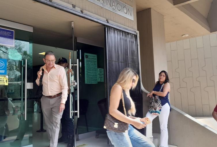 Day Vásquez y su abogado Alait Freja.