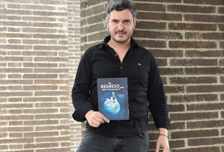 Escritor Alejandro Ambrad Chalela