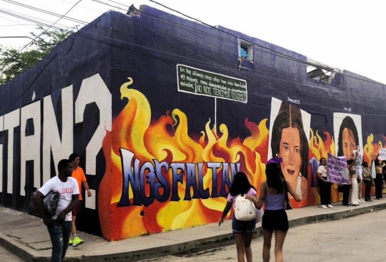 Mural "Desaparecidas pero no olvidadas" en el Centro Histórico de Cartagena.
