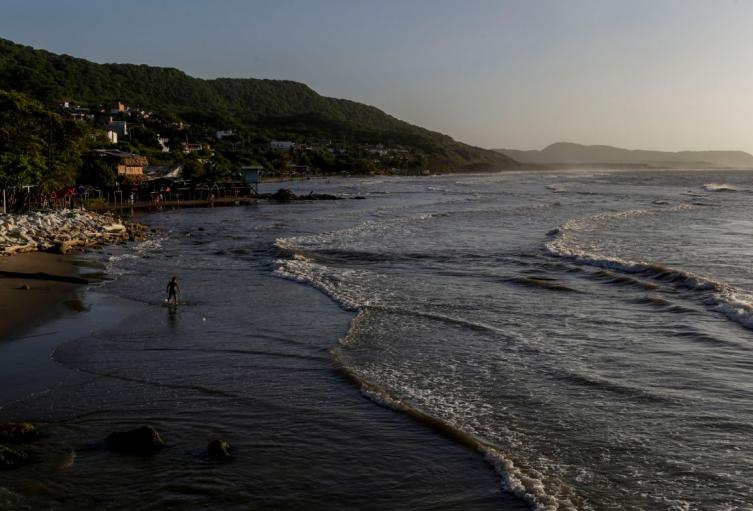 Pareja multada en playa de Puerto Colombia, Atlántico