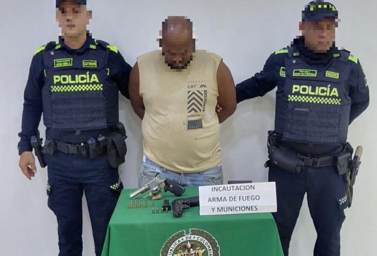 ‘El Calvo’ no logró volarse: Policía lo intercepta con armas ilegales