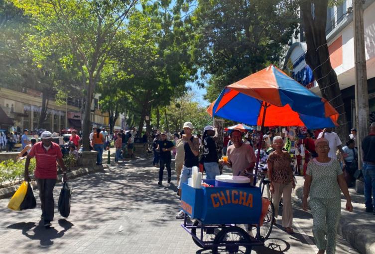 Aumento del salario mínimo divide opiniones en Barranquilla