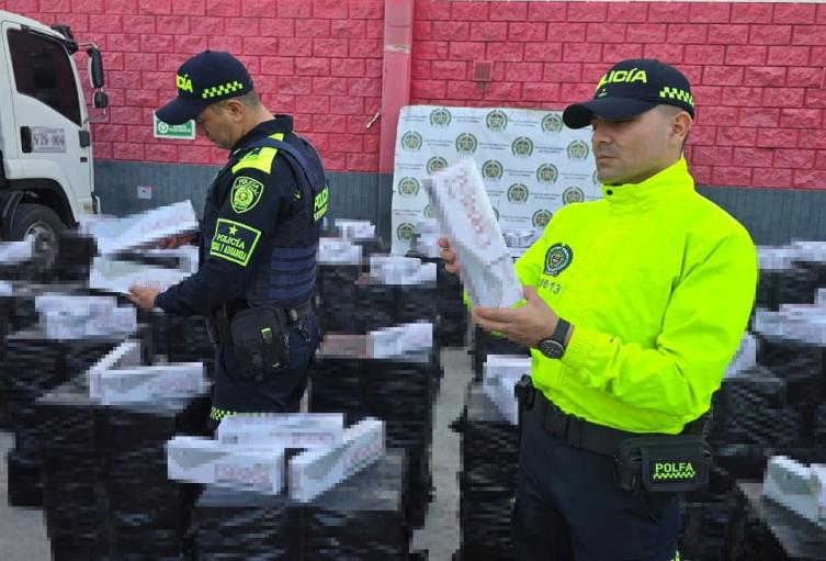 Incautan 64,500 cajas de cigarrillo de contrabando avaluadas en $1,200 millones de pesos en Barranquilla