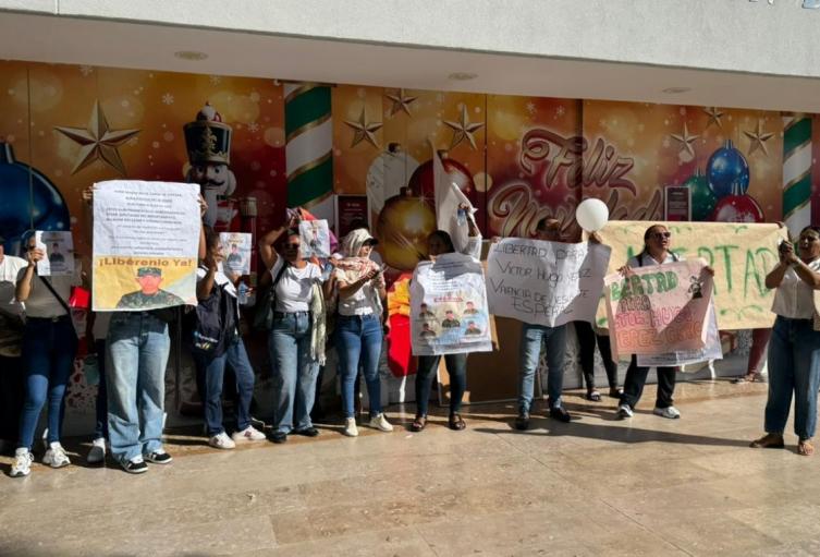 Familiares exigen liberar a soldado secuestrado