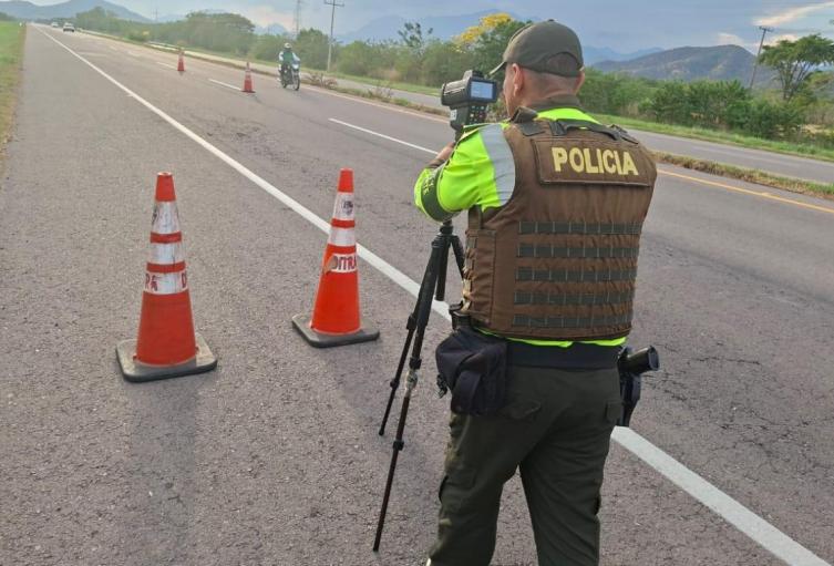 La Policía Nacional desplegó operativos viales en Cesar.  