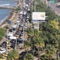 Servidores turísticos bloquean vías de Bocagrande para exigir claridad sobre el futuro de sus trabajos