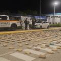 En vías de Bolívar interceptaron un vehículo con más de 300 paquetes de marihuana que venían del Cauca 