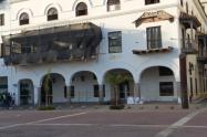 Se determinó el cierre de las tres calles que rodean la edificación a fin de evitar otra emergencia.