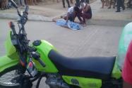 La mujer al sentir una bulla salió a ver qué pasaba
