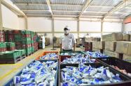 Los padres agradecen la entrega de alimentos en medio de la crisis por coronavirus 