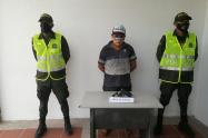 Se le halló en su poder un arma de fuego tipo revólver marca Llama calibre 38. 
