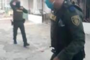 El uniformado está señalado de disparar contra un hombre.