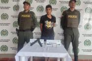 Portaba un arma de fuego tipo pistola de fabricación artesanal con dos cartuchos sin percutir
