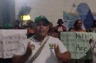 Habitantes rechazan la suspensión del servicio por varias horas.
