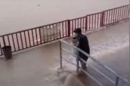 Un colegio en el barrio Libertad y una estación de policía resultaron afectados