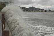 Alerta por 72 horas de olas y vientos fuertes