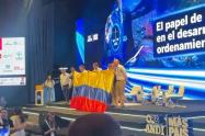 Alcaldes con bandera en ANDI