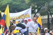Acompañamiento de Abelardo de la Espriella en Medellín tras marcha en favor de Uribe
