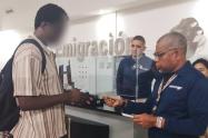 Migración Colombia expulsa de Cartagena a ciudadano estadounidense con historial criminal 