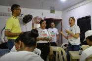 Las autoridades adelantan operativos en varios municipios para cerrar establecimientos que prometían graduar a estudiantes en pocos meses.