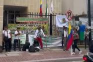  Los campesinos exigen la entrega de más de 2.000 hectáreas prometidas a familias rurales del Cesar