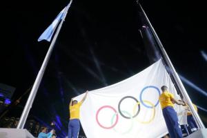 La bandera de los Juegos Olímpicos es izada en Argentina 2018  