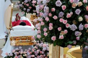 La vista del ataúd de Aretha Franklin se puede ver en el Museo Charles H. Wright de Historia Afroamericana el 28 de agosto de 2018 en Detroit, Michigan. Aretha Franklin falleció de cáncer de páncreas avanzado el 16 de agosto de 2018 a la edad de 76 años.