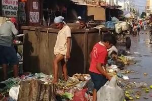 Situación de indígenas wayúu, en La Guajira, buscando comida en la basura