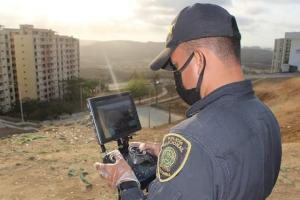 Policía utiliza la tecnología para monitorear aislamiento. 