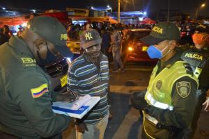 Desde las 4 de la mañana de este miércoles la Policía se tomó el Mercado de Bazurto 