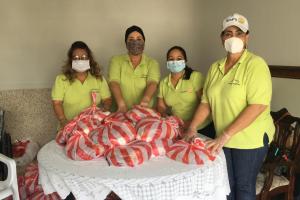 Entrega de ayudas alimentarias 