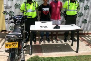 Los agarraron con una pistola 