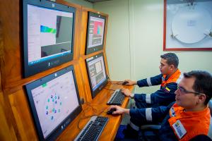Además, durante las 24 horas, los 7 días de la semana, se monitorea y verifica la información sísmica mundial
