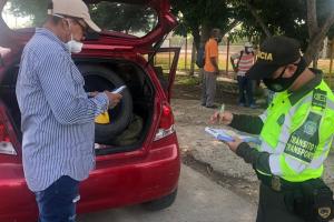 Los automotores fueron inmovilizados y a los conductores se les impuso a cada uno multa de $438 mil pesos