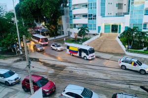 caravana apoyo a Uribe 