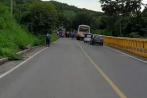 Dueños de buses piden control de pasajeros en motos y motocarros fuera de Turbana 