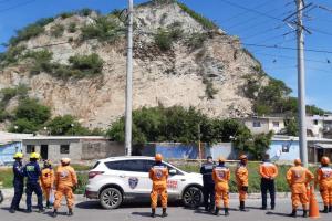 Los organismos de socorro permanecen en el sitio acompañando a la comunidadd 