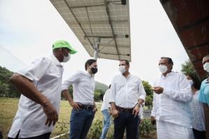 Minminas entrega paneles solares en Urumita.