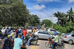Continúan la protesta por parte de la población de El Retén por la tarifa diferencial para los habitantes de la zona