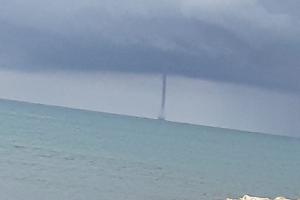 Fenómeno natural de agua y viento