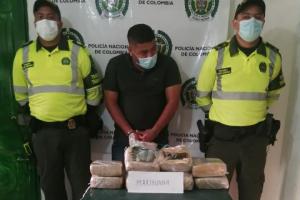Decomiso de marihuana escondida en juguetes dentro de un bus