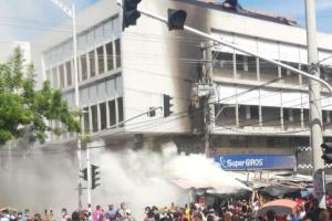 Pánico por emergencia de transformador incinerado