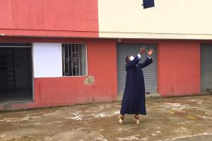 Mientras luchaba contra el Covid-19, interna de la cárcel de Cartagena se graduó como bachiller 