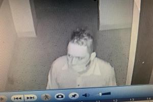 El delincuente quedó registrado en las cámaras de seguridad. 