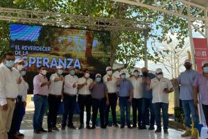 "Asociatividad entre pequeños productores de leche, estrategia para avanzar": Viceministro Botero