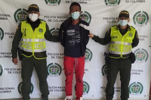 Fue pillado haciendo un 'Roberto Carlos Hurtado'