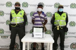 Fue sorprendido con una lampara led posiblemente hurtada