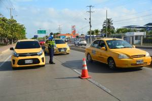 Decreto de tarifas de taxis fue corregido